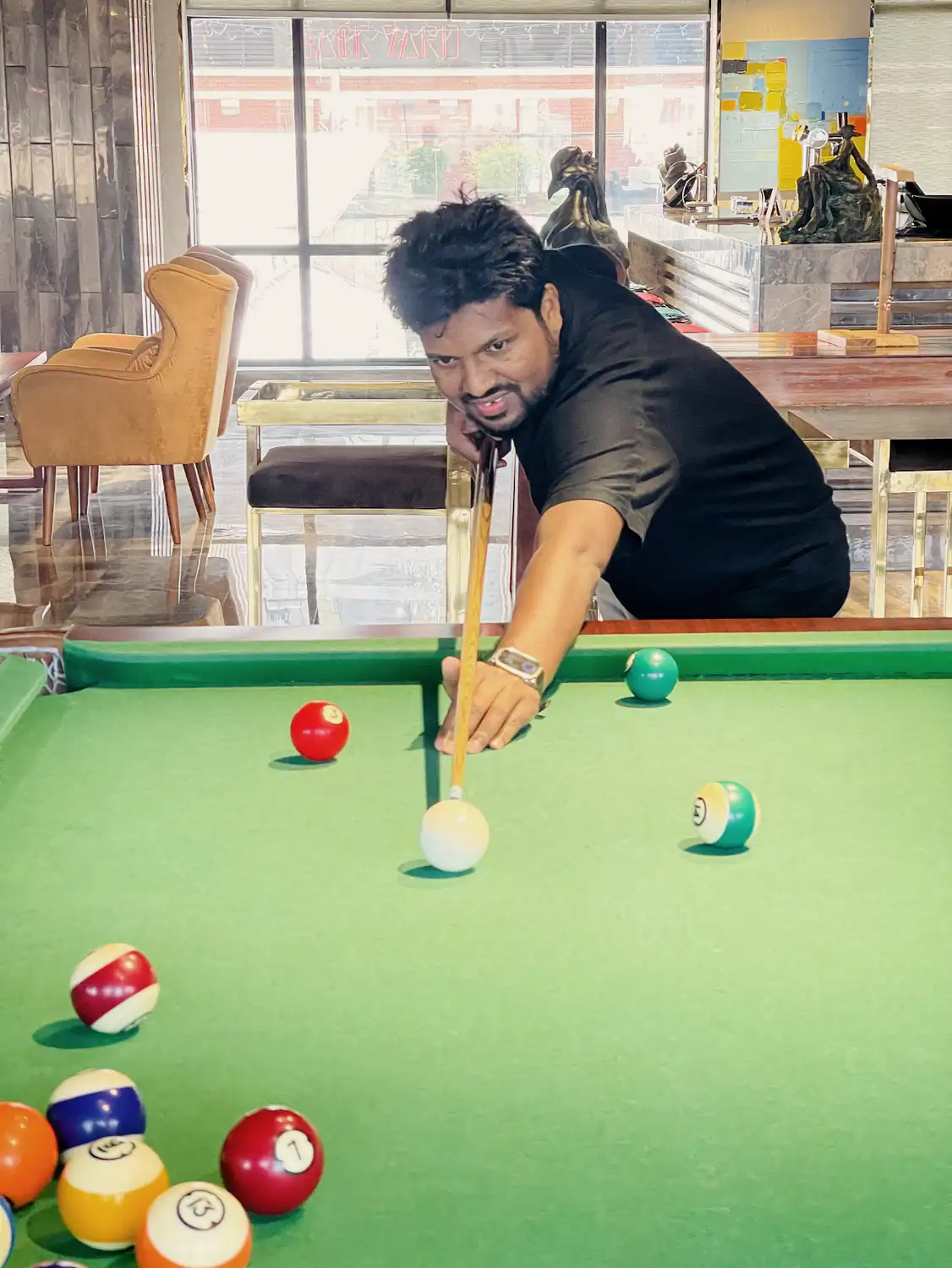 Abdul Mannan Zinnat lining up a shot on a pool table
